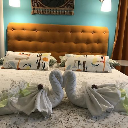 B&B Aurora Domus D'A-Mare Pesaro Luaran gambar