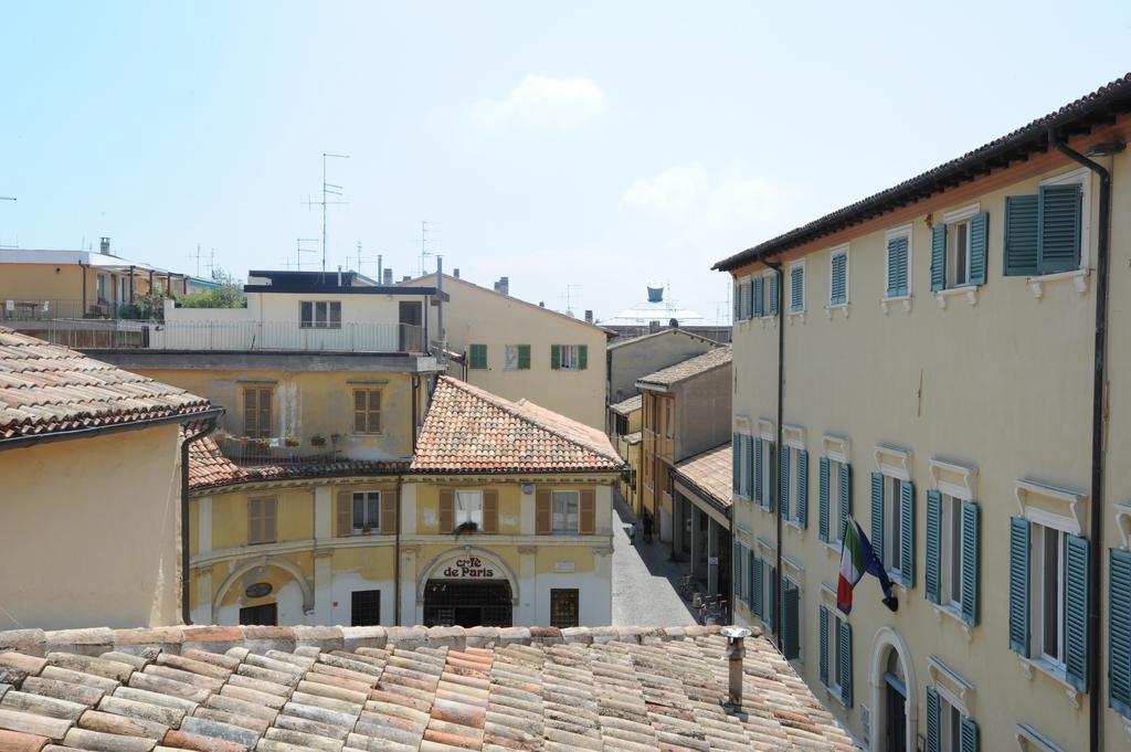 B&B Aurora Domus D'A-Mare Pesaro Bilik gambar