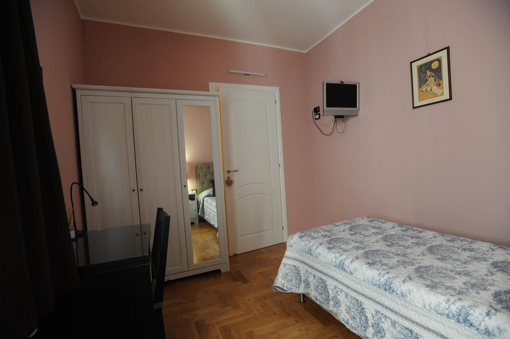 B&B Aurora Domus D'A-Mare Pesaro Bilik gambar