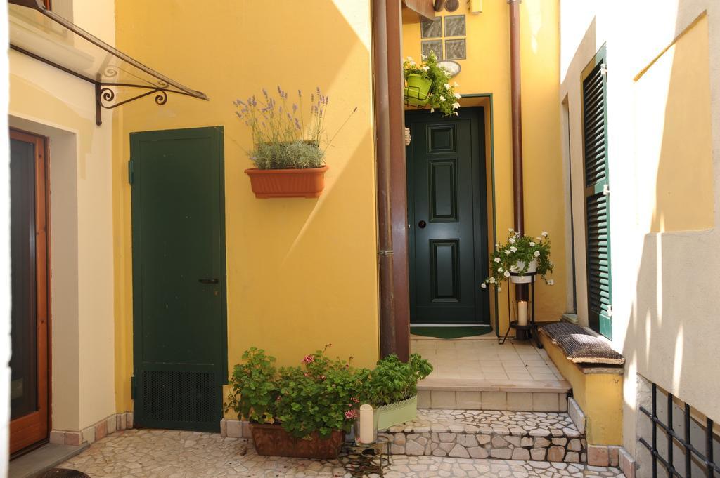 B&B Aurora Domus D'A-Mare Pesaro Luaran gambar