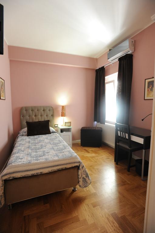 B&B Aurora Domus D'A-Mare Pesaro Bilik gambar