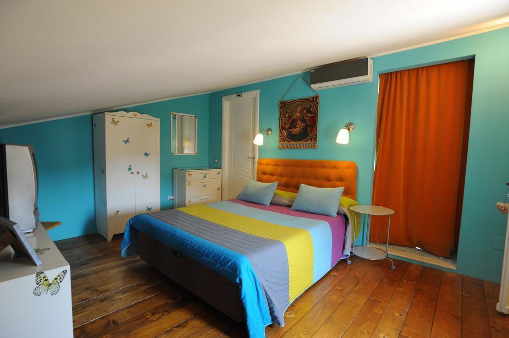 B&B Aurora Domus D'A-Mare Pesaro Luaran gambar