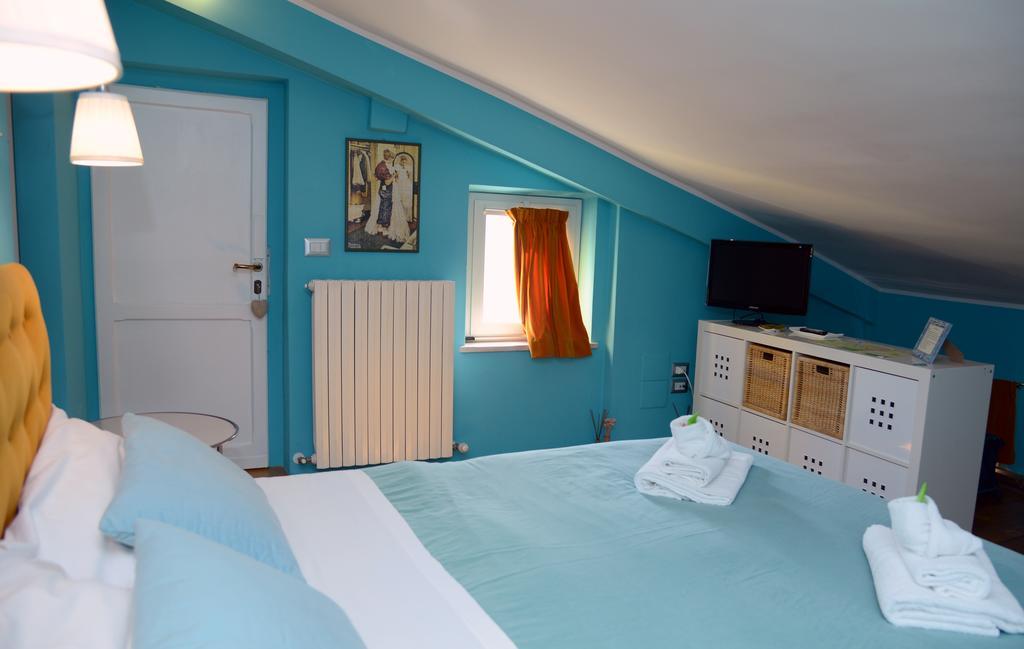 B&B Aurora Domus D'A-Mare Pesaro Luaran gambar