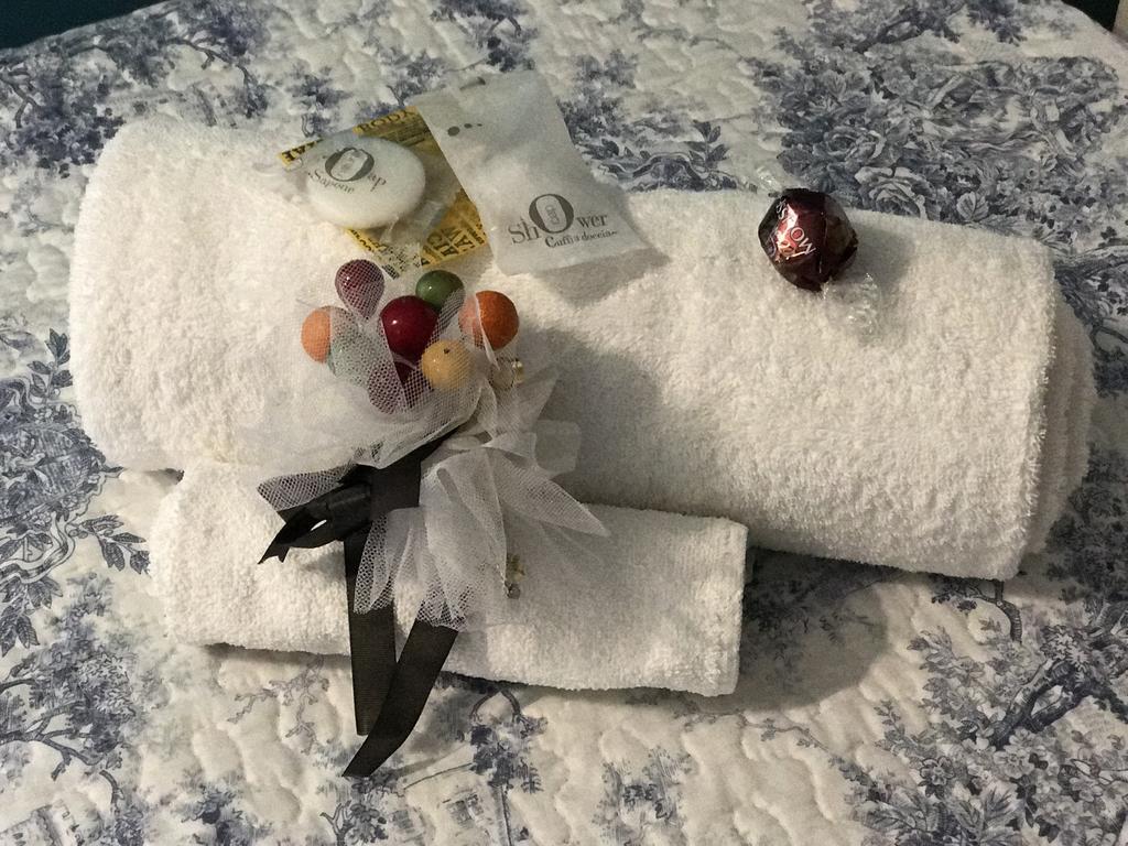 B&B Aurora Domus D'A-Mare Pesaro Luaran gambar