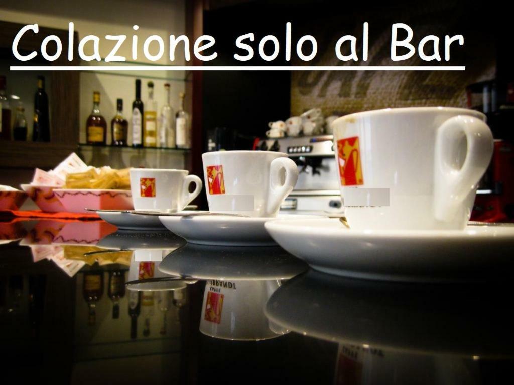 B&B Aurora Domus D'A-Mare Pesaro Luaran gambar